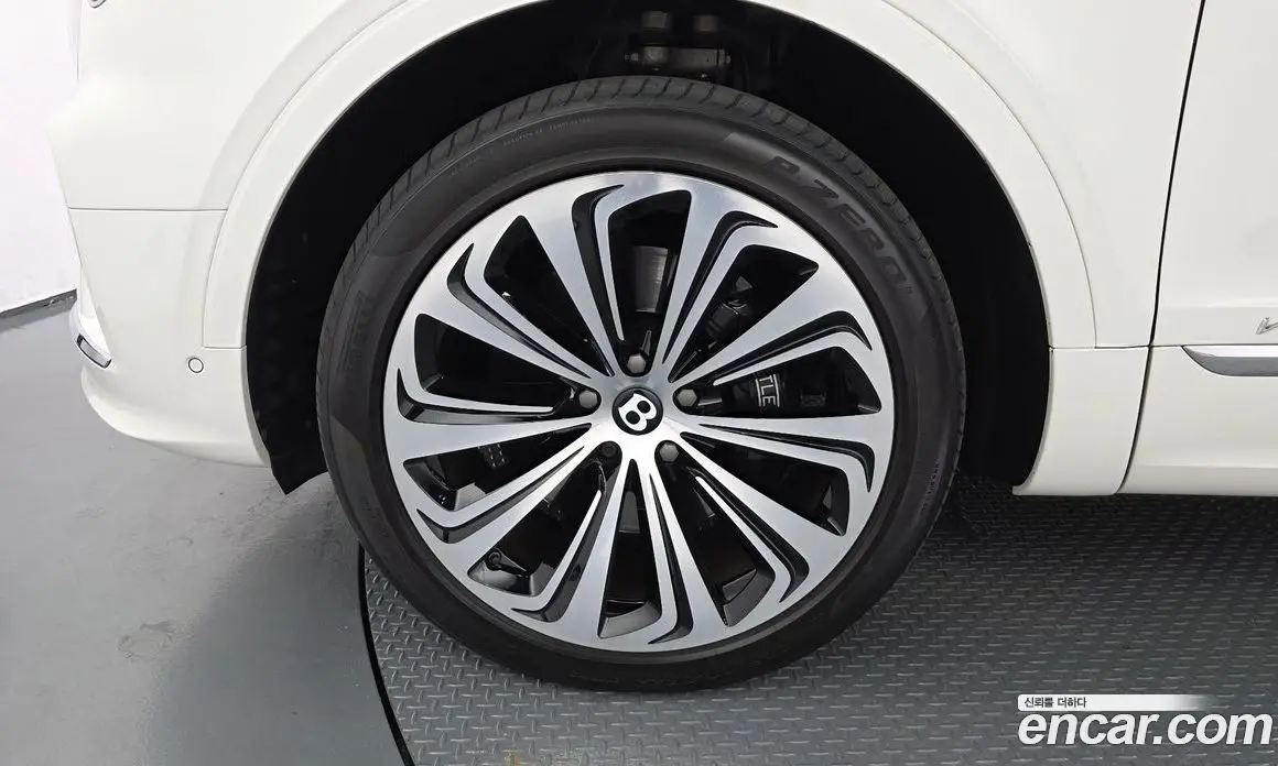 Bentley Bentayga 2022 4.0 автомат (гидро), фото 5