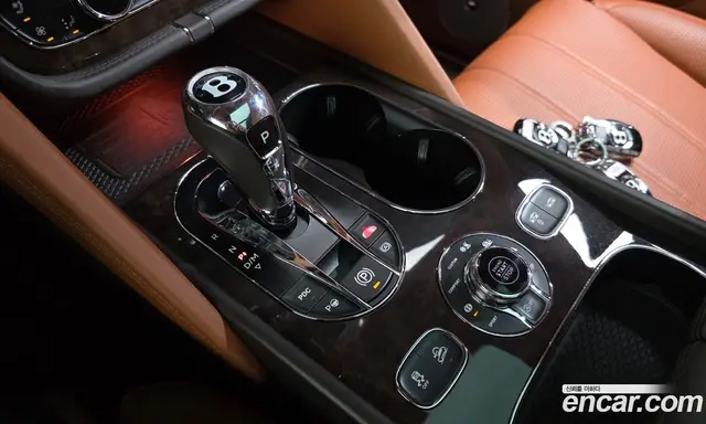 Bentley Bentayga 2022 4.0 автомат (гидро), миниатюра 9