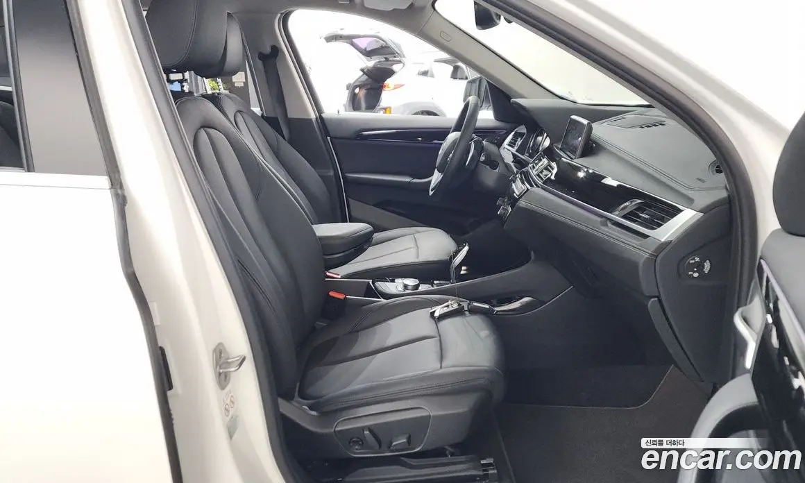 BMW X1 2022 2.0 автомат (гидро), фото 11