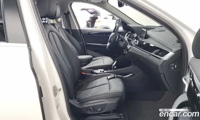 BMW X1 2022 2.0 автомат (гидро), миниатюра 11