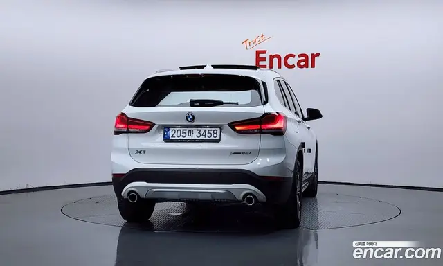 BMW X1 2022 2.0 автомат (гидро), миниатюра 4