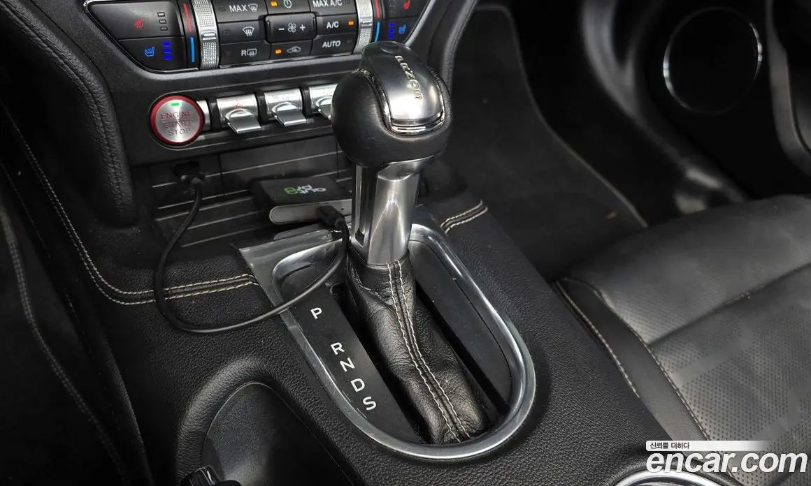 Ford Mustang 2018 2.3 автомат (гидро), фото 12