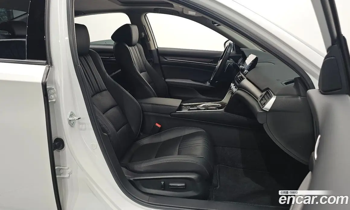 Honda Accord 2022 2.0 автомат (гидро), фото 13