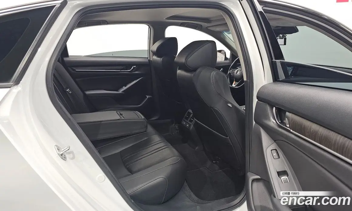 Honda Accord 2022 2.0 автомат (гидро), фото 16