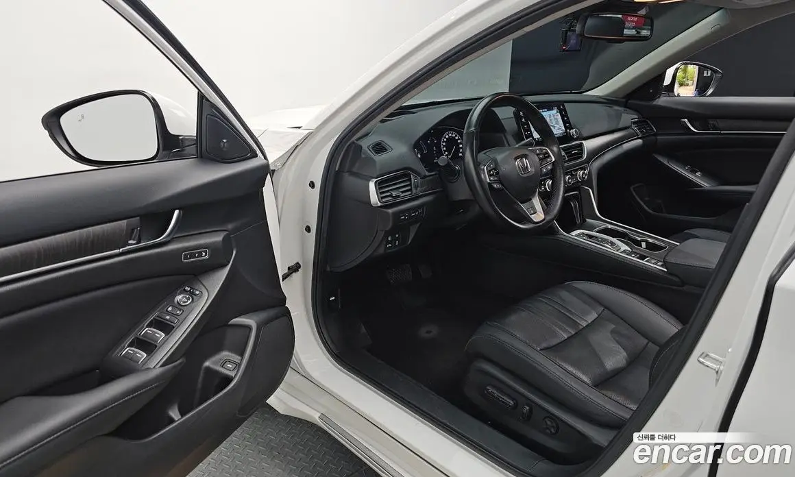 Honda Accord 2022 2.0 автомат (гидро), фото 17
