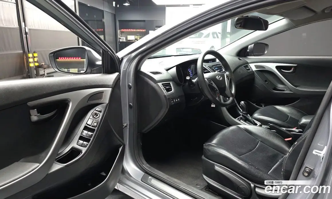 Hyundai Avante 2015 1.6 автомат (гидро), фото 13