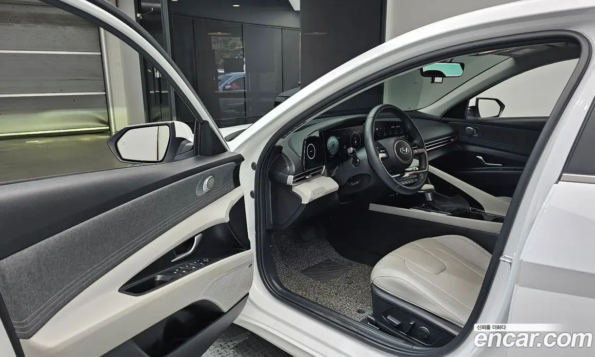 Hyundai Avante 2022 1.6 автомат (гидро), фото 13