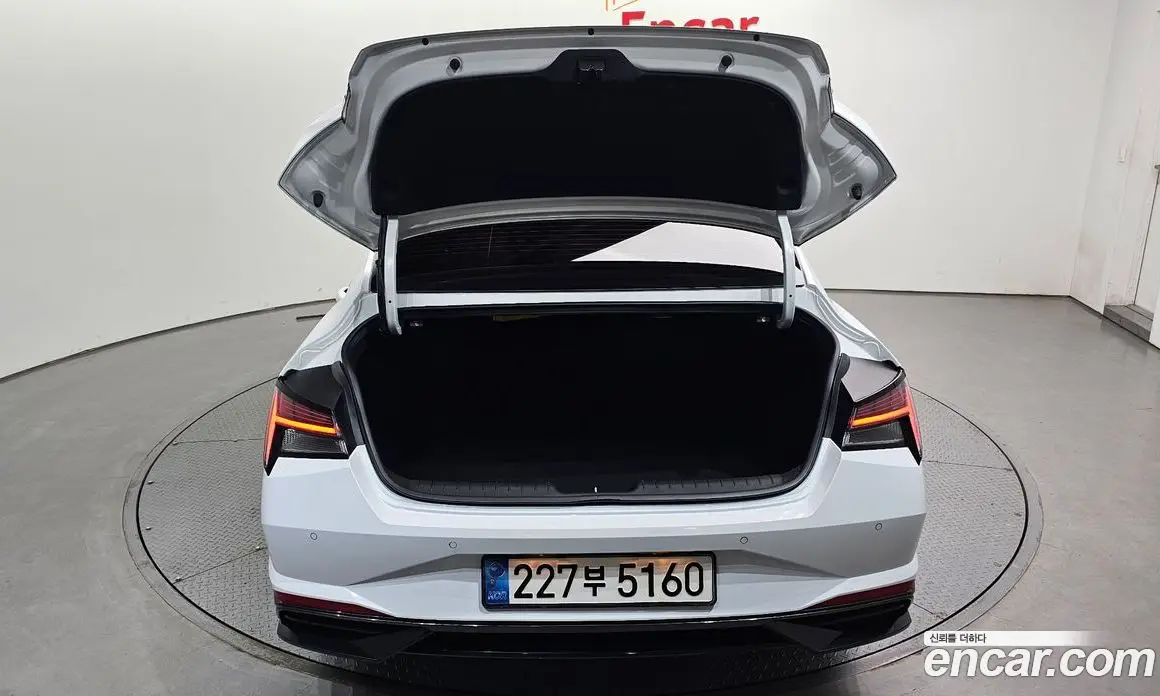 Hyundai Avante 2022 1.6 автомат (гидро), фото 32