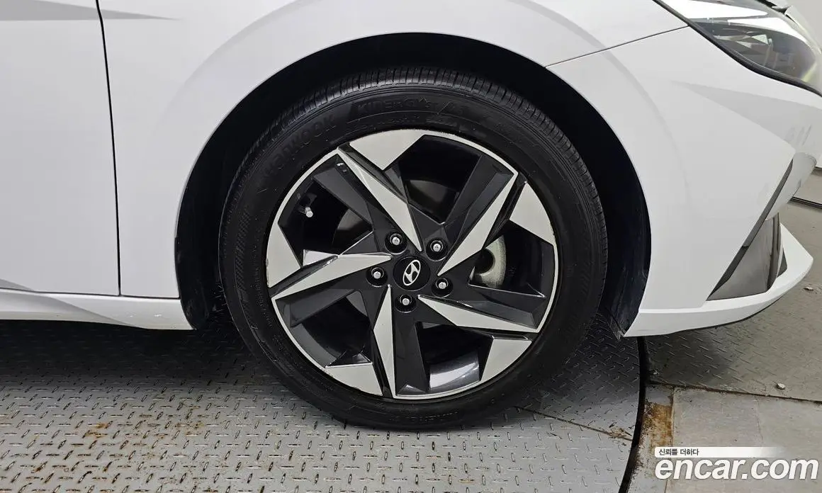 Hyundai Avante 2022 1.6 автомат (гидро), фото 7