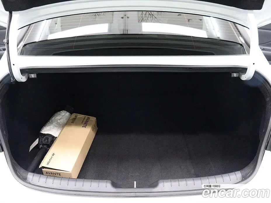 Hyundai Avante 2024 1.6 автомат (гидро), фото 5