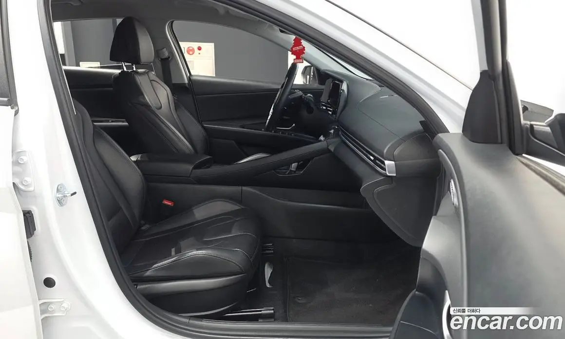 Hyundai Avante 2024 1.6 автомат (гидро), фото 11