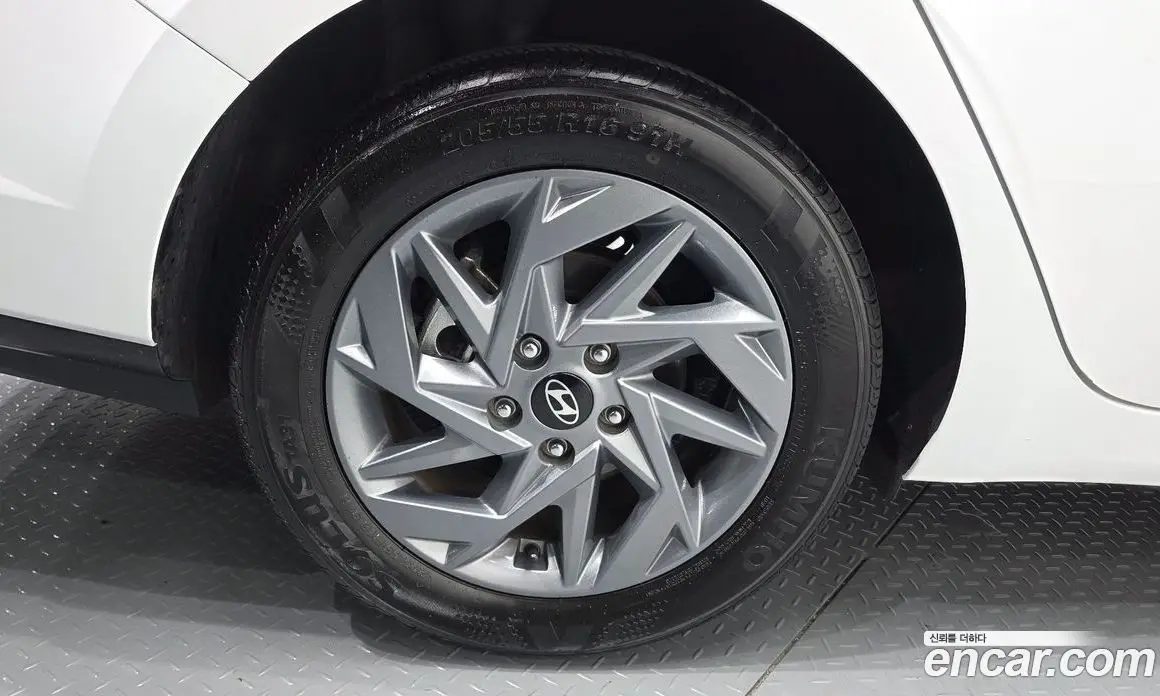 Hyundai Avante 2024 1.6 автомат (гидро), фото 5