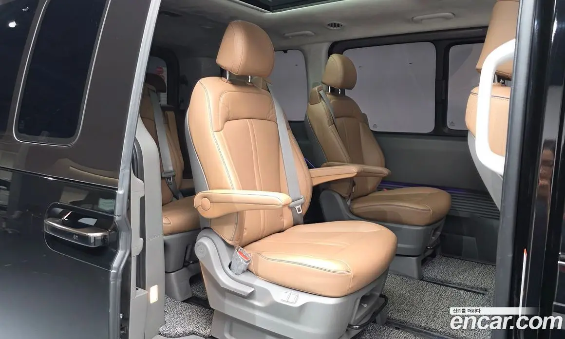 Hyundai Staria 2024 2.2 автомат (гидро), фото 16