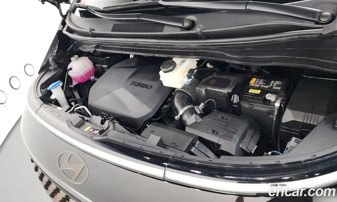 Hyundai Staria 2025 2.2 автомат (гидро), фото 5
