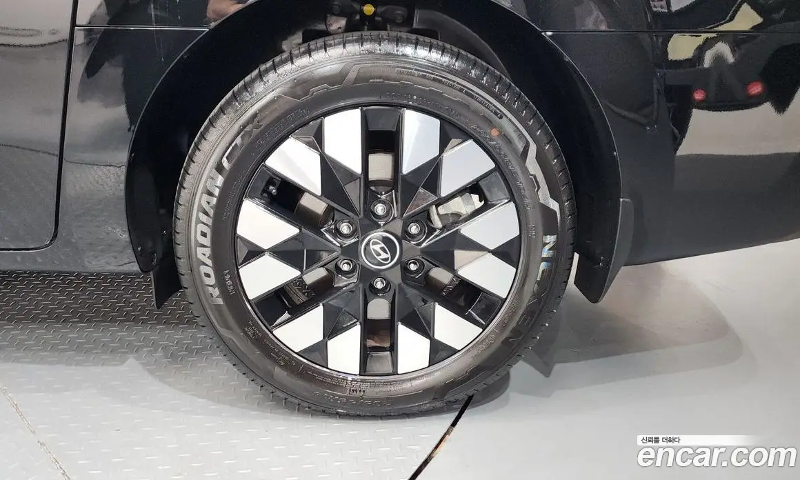 Hyundai Staria 2025 2.2 автомат (гидро), фото 6