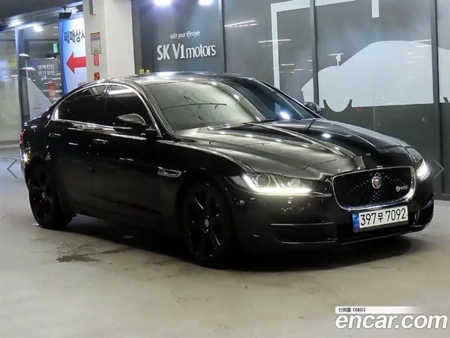 Jaguar XE 2016 2.0 автомат (гидро), фото 1 Jaguar XE 2016 2.0 автомат (гидро), фото 1