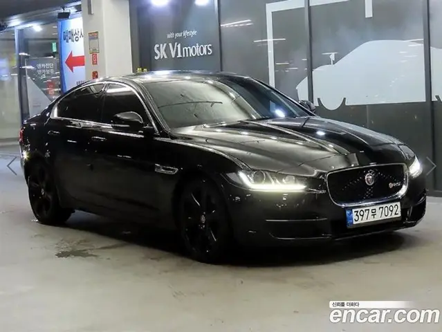 Jaguar XE 2016 2.0 автомат (гидро), миниатюра 1 Jaguar XE 2016 2.0 автомат (гидро), миниатюра 1