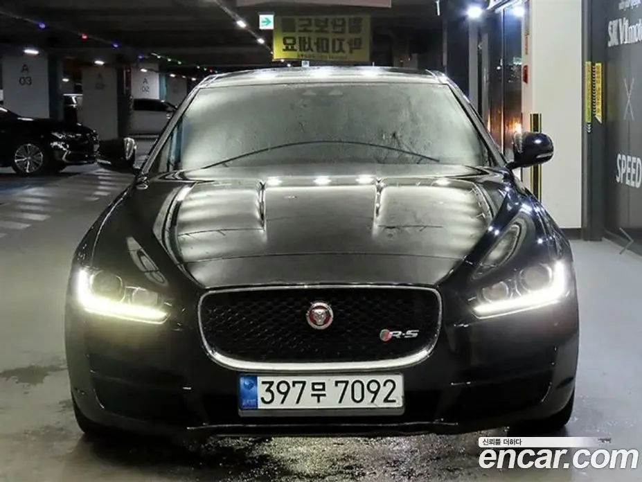 Jaguar XE 2016 2.0 автомат (гидро), фото 2 Jaguar XE 2016 2.0 автомат (гидро), фото 2