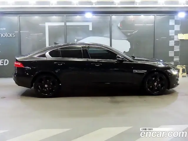 Jaguar XE 2016 2.0 автомат (гидро), миниатюра 3 Jaguar XE 2016 2.0 автомат (гидро), миниатюра 3