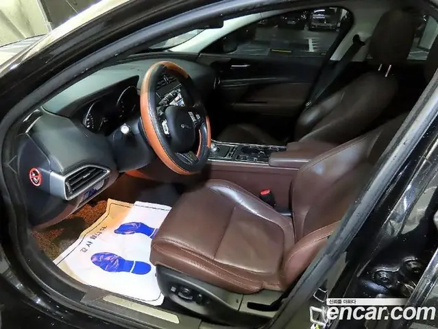Jaguar XE 2016 2.0 автомат (гидро), миниатюра 6 Jaguar XE 2016 2.0 автомат (гидро), миниатюра 6