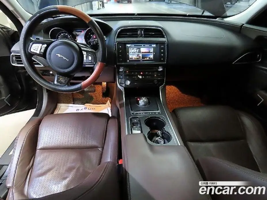 Jaguar XE 2016 2.0 автомат (гидро), фото 10 Jaguar XE 2016 2.0 автомат (гидро), фото 10