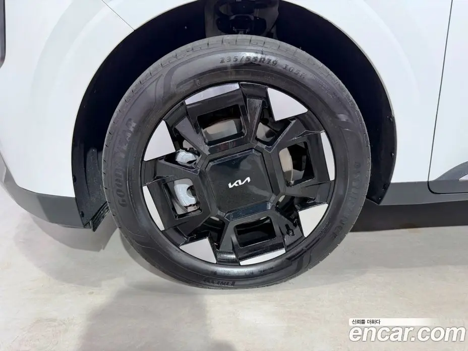 Kia Carnival 2025 1.6 автомат (гидро), фото 17
