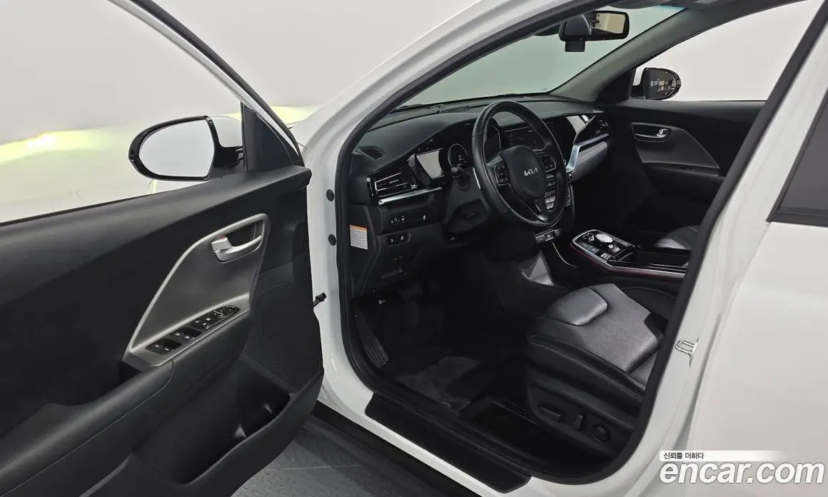 Kia Niro 2023 0.2 автомат (гидро), фото 13