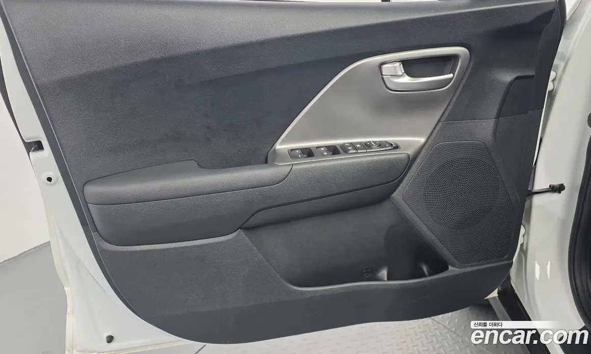 Kia Niro 2023 0.2 автомат (гидро), фото 14