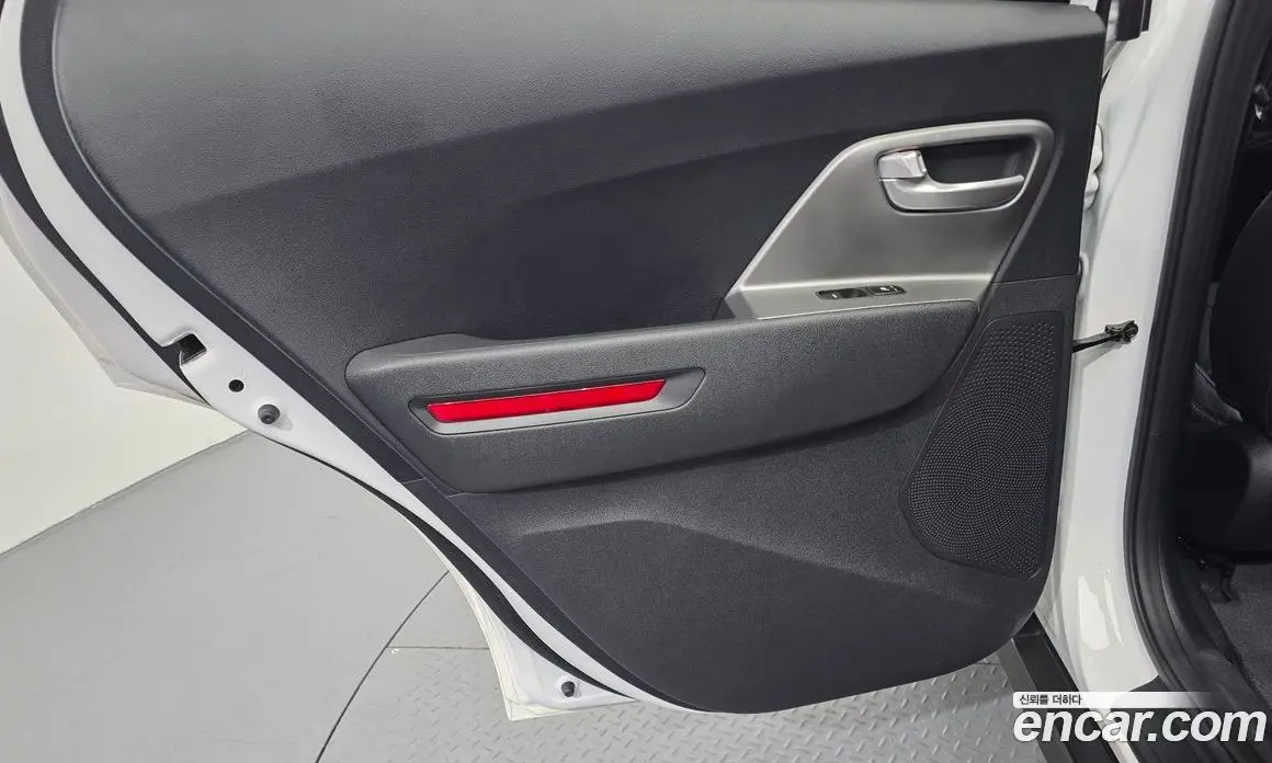 Kia Niro 2023 0.2 автомат (гидро), фото 15