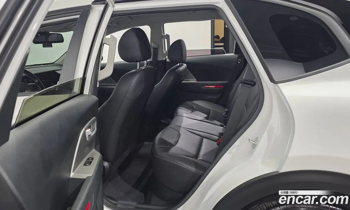 Kia Niro 2023 0.2 автомат (гидро), фото 17