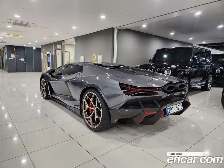 Lamborghini Revuelto 2025 6.5 автомат (гидро), фото 2 Lamborghini Revuelto 2025 6.5 автомат (гидро), фото 2