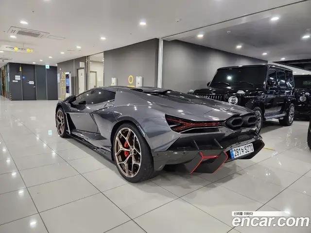 Lamborghini Revuelto 2025 6.5 автомат (гидро), миниатюра 2 Lamborghini Revuelto 2025 6.5 автомат (гидро), миниатюра 2