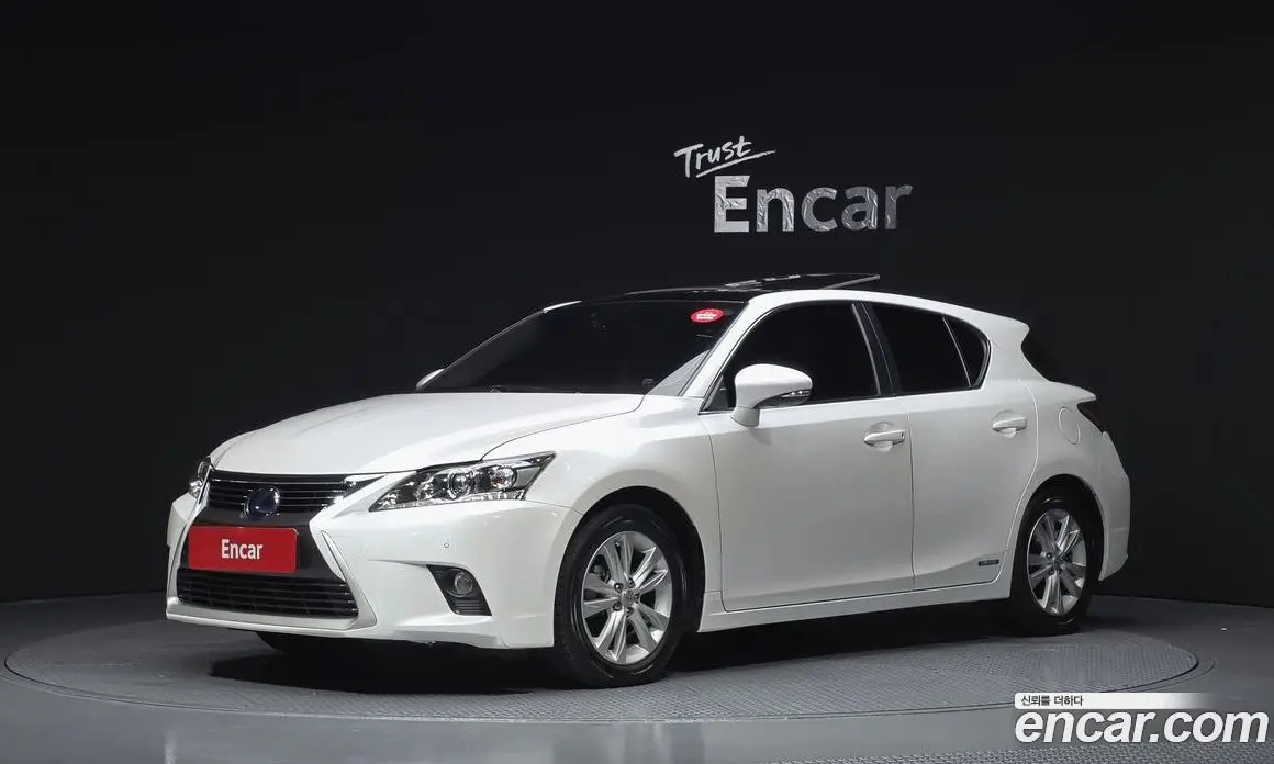 Lexus CT200h 2017 1.8 автомат (гидро), фото 1 Lexus CT200h 2017 1.8 автомат (гидро), фото 1