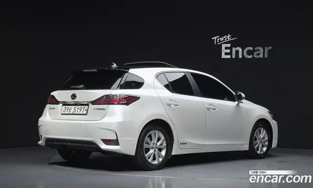 Lexus CT200h 2017 1.8 автомат (гидро), миниатюра 2 Lexus CT200h 2017 1.8 автомат (гидро), миниатюра 2