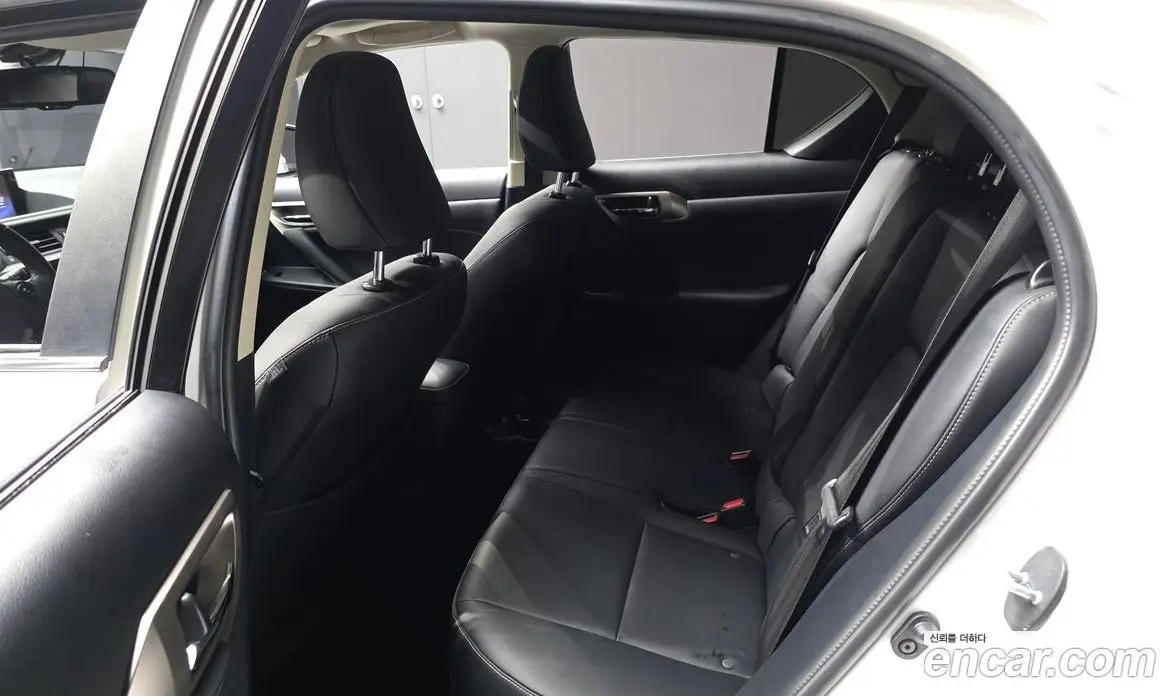 Lexus CT200h 2017 1.8 автомат (гидро), фото 11 Lexus CT200h 2017 1.8 автомат (гидро), фото 11