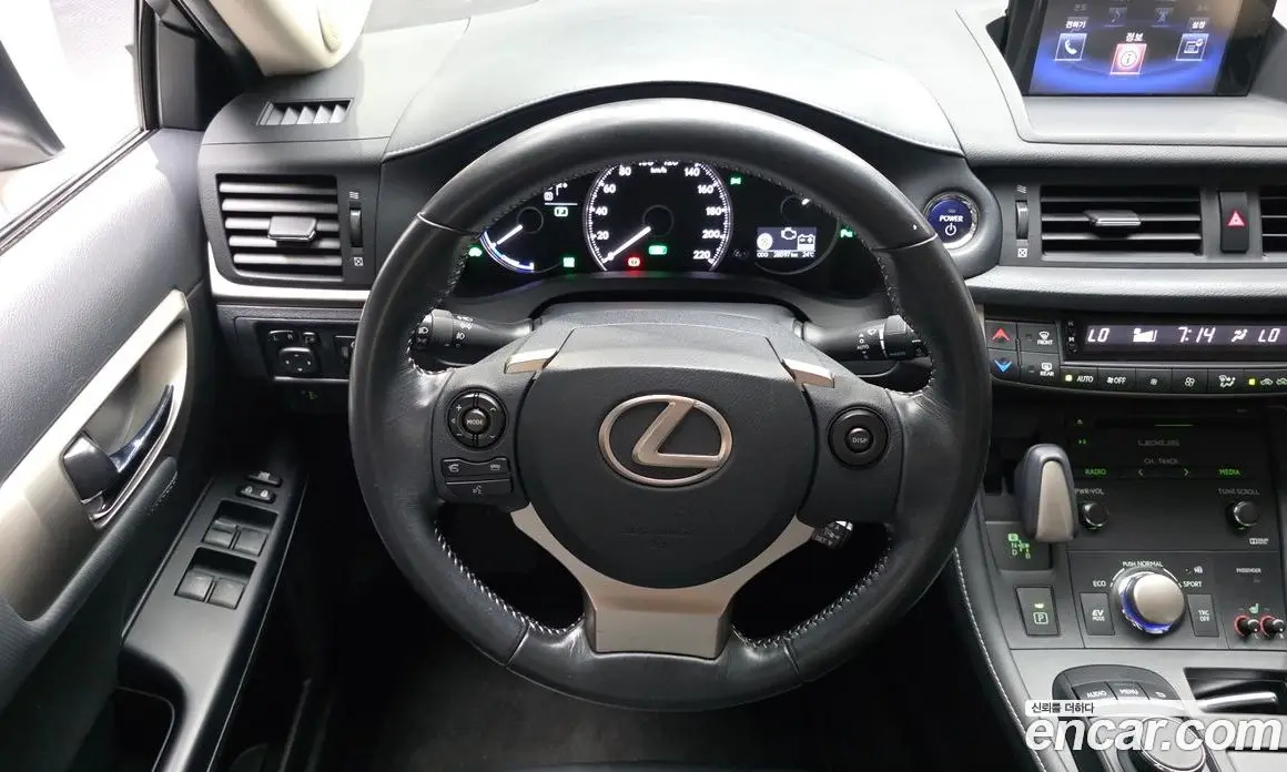 Lexus CT200h 2017 1.8 автомат (гидро), фото 13 Lexus CT200h 2017 1.8 автомат (гидро), фото 13