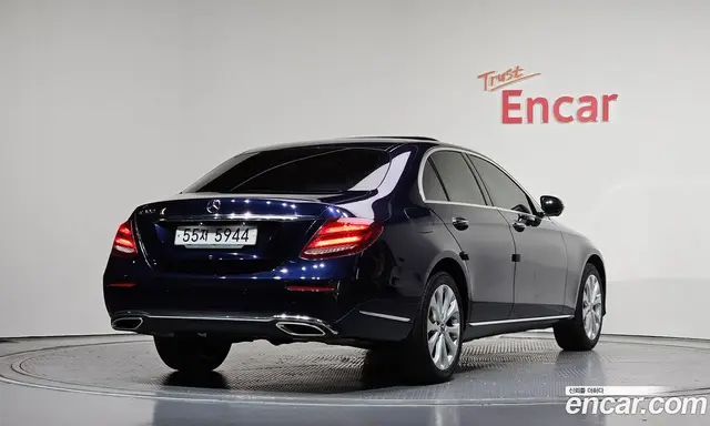 Mercedes-Benz E-Class 2018 2.0 гидро, миниатюра 2
