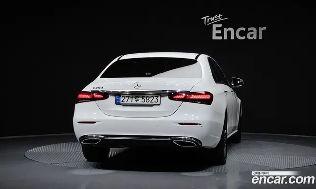 Mercedes-Benz E-Class 2020 2.0 гидро, миниатюра 4 Mercedes-Benz E-Class 2020 2.0 гидро, миниатюра 4