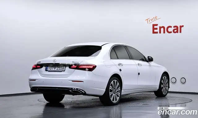 Mercedes-Benz E-Class 2023 2.0 гидро, миниатюра 2