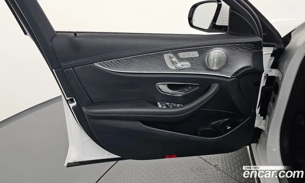 Mercedes-Benz E-Class 2023 2.0 гидро, фото 14