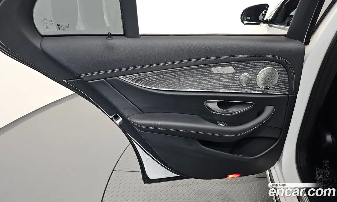 Mercedes-Benz E-Class 2023 2.0 гидро, фото 15