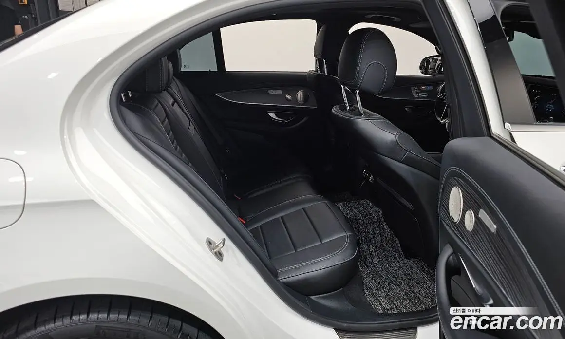 Mercedes-Benz E-Class 2023 2.0 гидро, фото 17