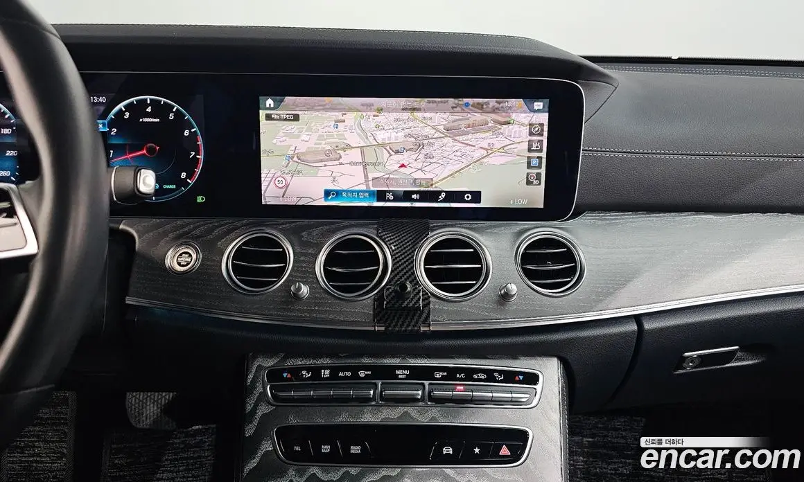 Mercedes-Benz E-Class 2023 2.0 гидро, фото 18