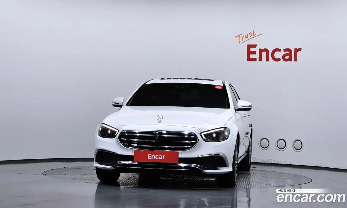 Mercedes-Benz E-Class 2023 2.0 гидро, фото 3