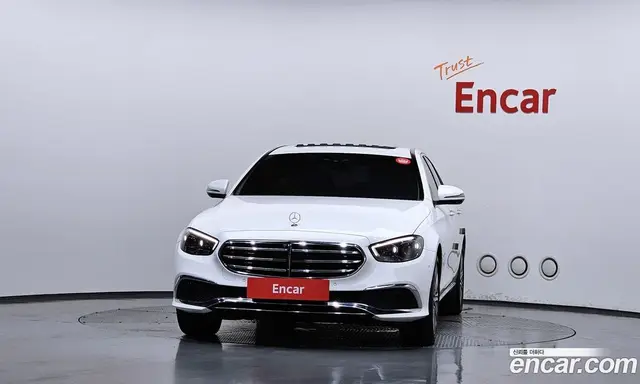 Mercedes-Benz E-Class 2023 2.0 гидро, миниатюра 3