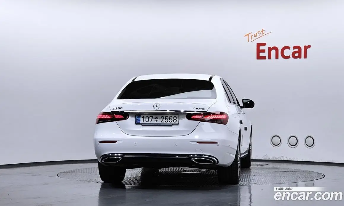 Mercedes-Benz E-Class 2023 2.0 гидро, фото 4