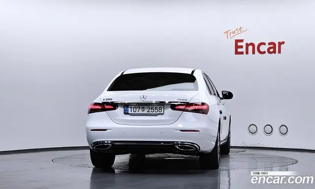 Mercedes-Benz E-Class 2023 2.0 гидро, миниатюра 4