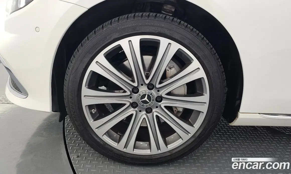 Mercedes-Benz E-Class 2023 2.0 гидро, фото 5