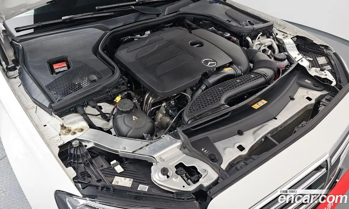Mercedes-Benz E-Class 2023 2.0 гидро, фото 6