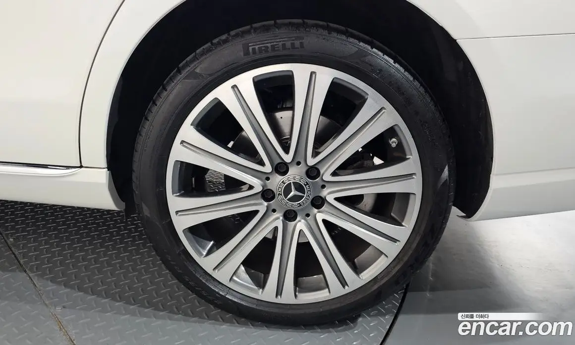 Mercedes-Benz E-Class 2023 2.0 гидро, фото 7
